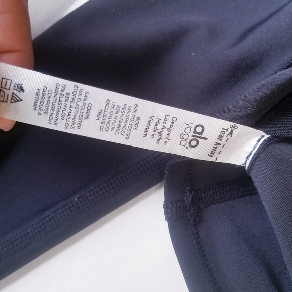 Alo Yoga | Black Crop Performance wears XS - Picture 6 of 13